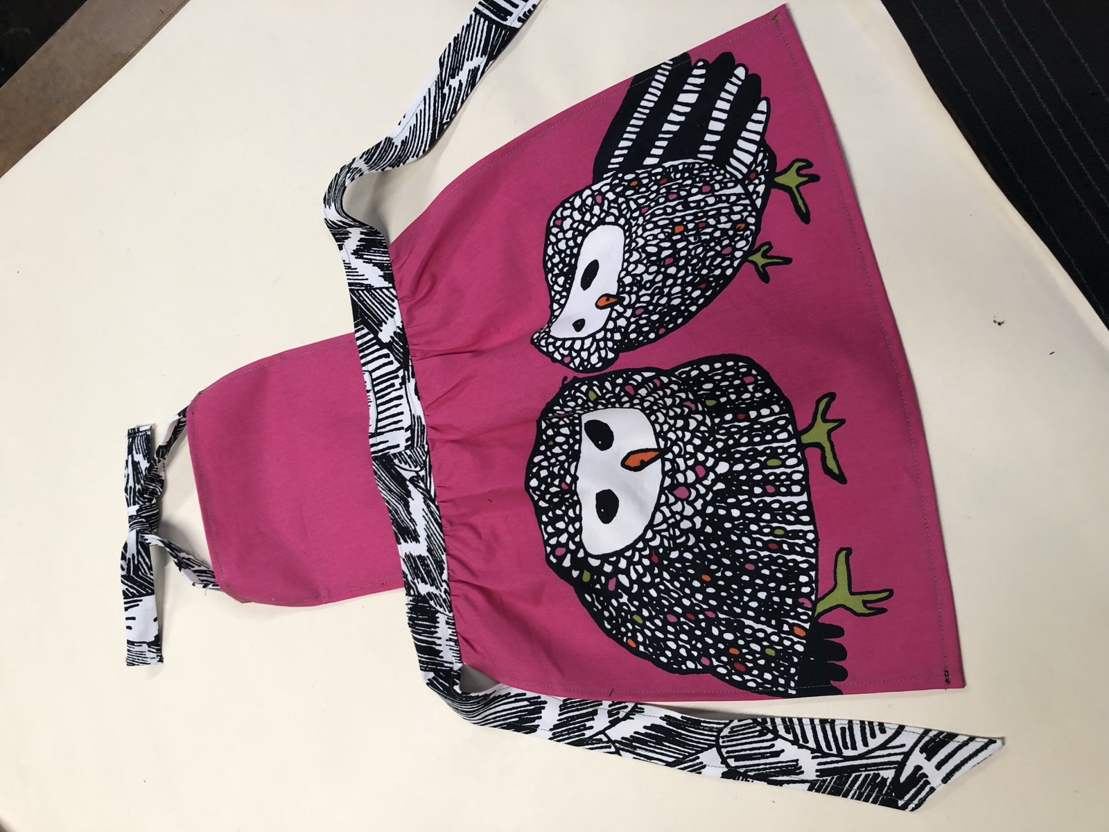 Kid apron with birds